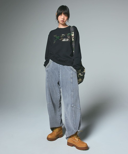 X-girl（エックスガール）の「RHINESTONE CAMO LOGO SWEAT TOP（スウェット・レディース・アッシュ/ブラック・S/M/L）」の3枚目の写真