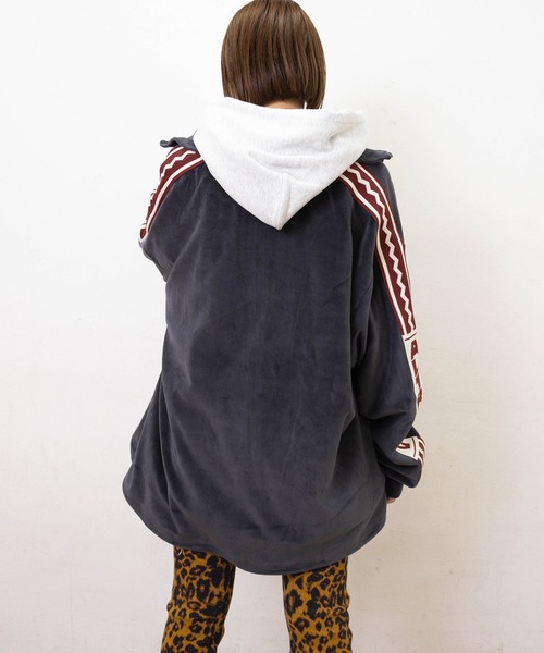 RNA（アールエヌエー）の「J2164 ベロアトラックジャケット（その他アウター・レディース・グリーン/バーガンディー/スミクロ・MEDIUM）」の6枚目の写真