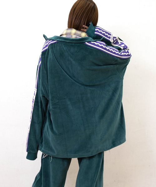 RNA（アールエヌエー）の「J2164 ベロアトラックジャケット（その他アウター・レディース・グリーン/バーガンディー/スミクロ・MEDIUM）」の10枚目の写真