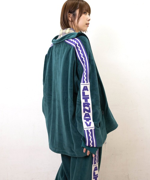 RNA（アールエヌエー）の「J2164 ベロアトラックジャケット（その他アウター・レディース・グリーン/バーガンディー/スミクロ・MEDIUM）」の9枚目の写真