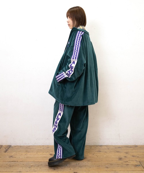 RNA（アールエヌエー）の「J2164 ベロアトラックジャケット（その他アウター・レディース・グリーン/バーガンディー/スミクロ・MEDIUM）」の20枚目の写真