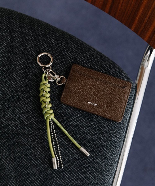 Beau're（ヴュレ）の「【BEAURE/ビュレ】レザーコード付き パスケース（パスケース・レディース・シルバー/アイボリー/イエロー/ネイビー/ピンク/ブラウン・FREE）」の8枚目の写真