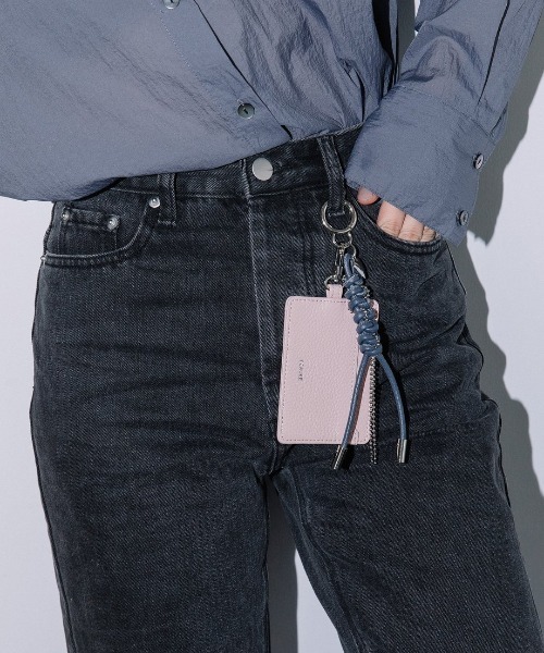 Beau're（ヴュレ）の「【BEAURE/ビュレ】レザーコード付き パスケース（パスケース・レディース・シルバー/アイボリー/イエロー/ネイビー/ピンク/ブラウン・FREE）」の9枚目の写真