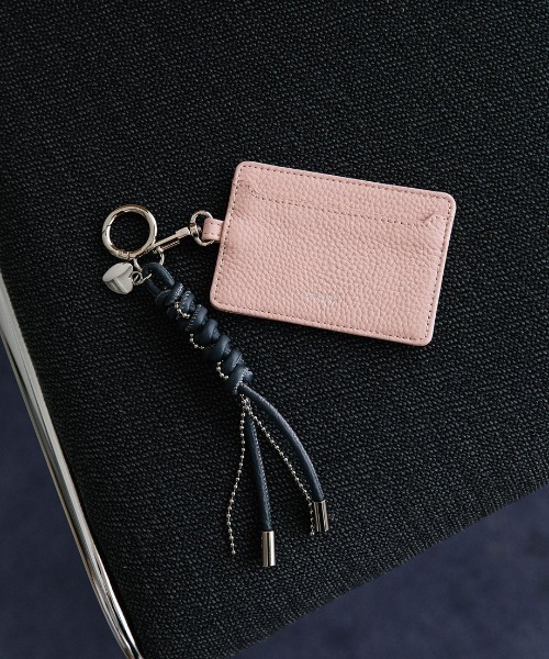 Beau're（ヴュレ）の「【BEAURE/ビュレ】レザーコード付き パスケース（パスケース・レディース・シルバー/アイボリー/イエロー/ネイビー/ピンク/ブラウン・FREE）」の11枚目の写真