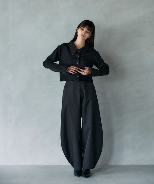 ARVELLIA(アルベリア)の「LACE CONTRAST SHIRT(シャツ/ブラウス・レディース・レッド/ブラック・M)」の21枚目の写真