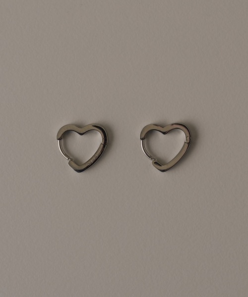 muku(ムク)の「PIERCE/HEART HOOP(ピアス(両耳用)・レディース・ゴールド/シルバー・FREE)」の3枚目の写真