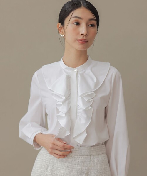 組曲(クミキョク)の「コットンタッチシャーティングラッフルフレア ブラウス(シャツ/ブラウス・レディース・ホワイト系・S2)」の2枚目の写真