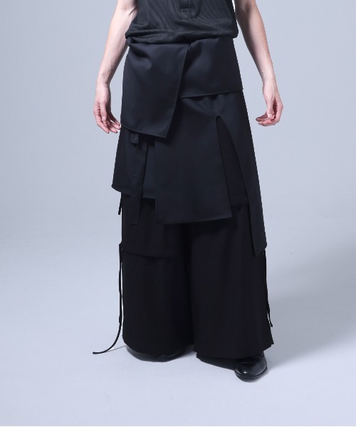 Ruze(ルゼ)の「Asymmetry layered wrap skirt / アシンメトリー レイヤード ラップスカート(スカート・メンズ・ブラック・FREE)」の2枚目の写真