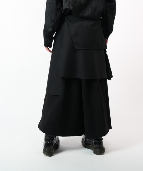 Ruze(ルゼ)の「Asymmetry layered wrap skirt / アシンメトリー レイヤード ラップスカート(スカート・メンズ・ブラック・FREE)」の10枚目の写真