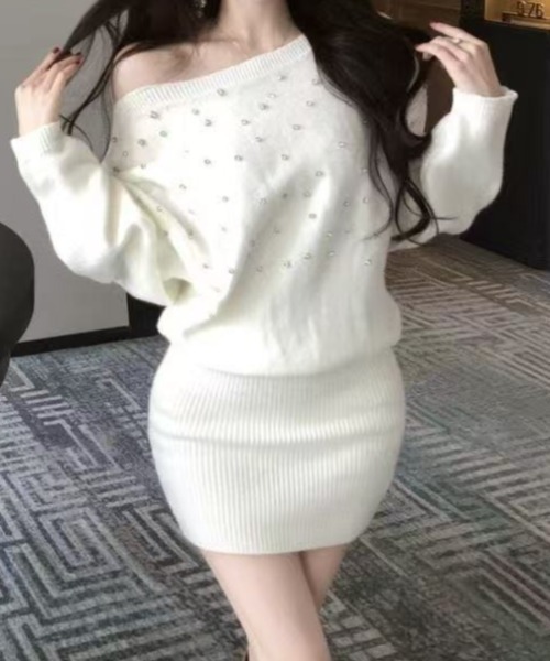 ViViDAY(ビビデー)の「ワイドネックフロントビジューニットワンピース(ワンピース・レディース・ブラック/オフホワイト・M)」の7枚目の写真