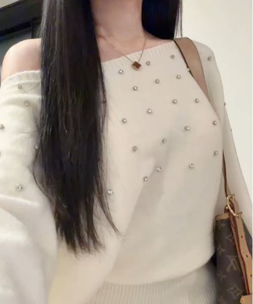 ViViDAY(ビビデー)の「ワイドネックフロントビジューニットワンピース(ワンピース・レディース・ブラック/オフホワイト・M)」の12枚目の写真