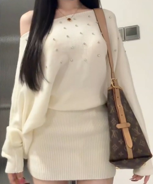 ViViDAY(ビビデー)の「ワイドネックフロントビジューニットワンピース(ワンピース・レディース・ブラック/オフホワイト・M)」の5枚目の写真