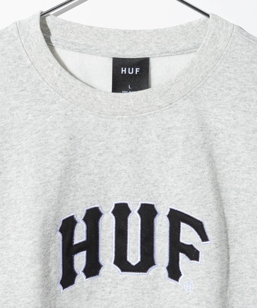 HUF(ハフ)の「HUF ARCH APPLIQUE CREWNECK ハフ アーク アップリケ ロゴ スウェット(スウェット・メンズ・ホワイト系1/ブラック・MEDIUM/X-LARGE/LARGE/SMALL)」の6枚目の写真