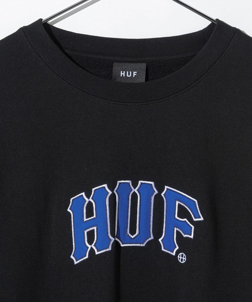 HUF(ハフ)の「HUF ARCH APPLIQUE CREWNECK ハフ アーク アップリケ ロゴ スウェット(スウェット・メンズ・ホワイト系1/ブラック・MEDIUM/X-LARGE/LARGE/SMALL)」の7枚目の写真
