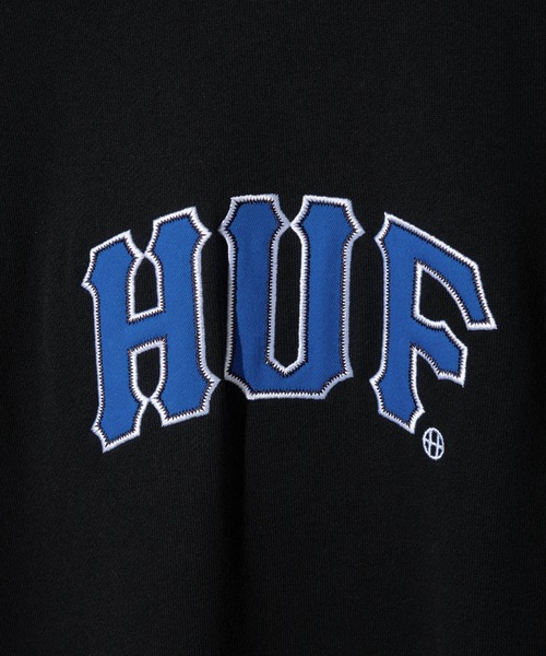 HUF(ハフ)の「HUF ARCH APPLIQUE CREWNECK ハフ アーク アップリケ ロゴ スウェット(スウェット・メンズ・ホワイト系1/ブラック・MEDIUM/X-LARGE/LARGE/SMALL)」の8枚目の写真