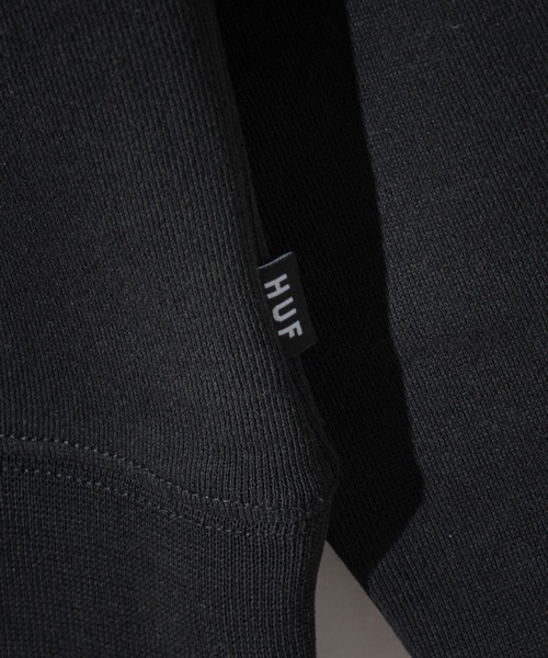 HUF(ハフ)の「HUF ARCH APPLIQUE CREWNECK ハフ アーク アップリケ ロゴ スウェット(スウェット・メンズ・ホワイト系1/ブラック・MEDIUM/X-LARGE/LARGE/SMALL)」の10枚目の写真