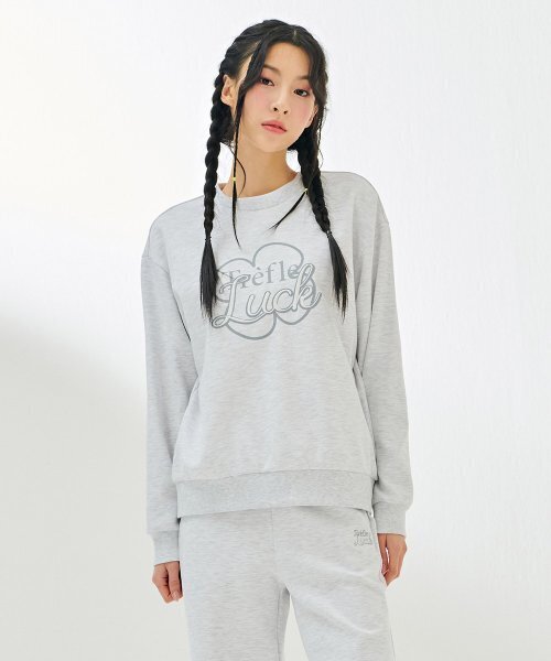 CHASECULT(チェイスカルト)の「レディースポイント刺繍スウェットシャツ-DARG5161B0B(スウェット・レディース・ライトグレー・90/85)」の3枚目の写真