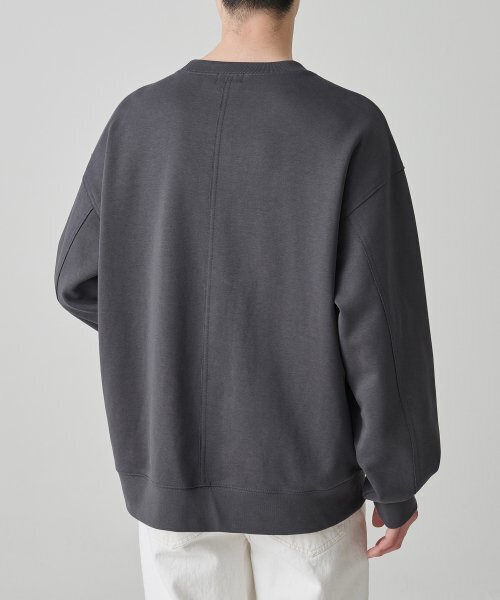 MUSINSA STANDARD（ムシンサスタンダード）の「フラットテリーのエッジカッティングオーバーサイズスウェットシャツ[ガンメタル]（スウェット・メンズ・その他・SMALL/MEDIUM/LARGE/X-LARGE）」の2枚目の写真