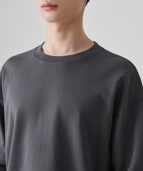 MUSINSA STANDARD（ムシンサスタンダード）の「フラットテリーのエッジカッティングオーバーサイズスウェットシャツ[ガンメタル]（スウェット・メンズ・その他・SMALL/MEDIUM/LARGE/X-LARGE）」の3枚目の写真