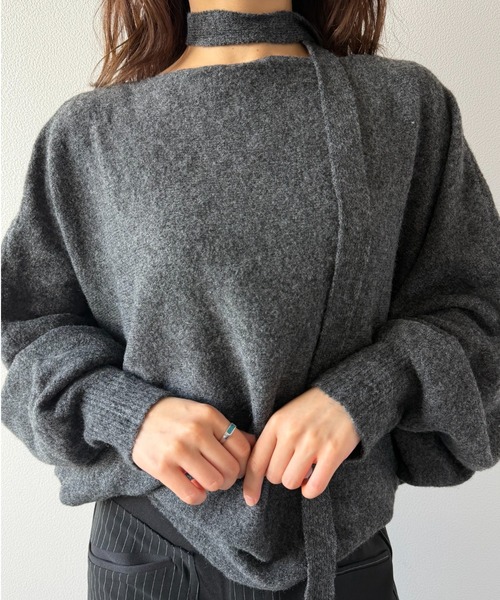 Geeong(ジーオン)の「【ZOZO限定】タイ付き オフショルダー ニット(ニット/セーター・レディース・グレー/チャコールグレー/アイボリー・FREE)」の1枚目の写真