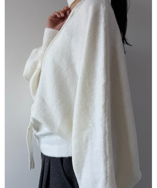 Geeong(ジーオン)の「【ZOZO限定】タイ付き オフショルダー ニット(ニット/セーター・レディース・グレー/チャコールグレー/アイボリー・FREE)」の4枚目の写真