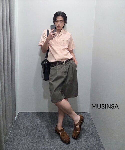 MOOD INSIDE(ムードインサイド)の「ライトコットンワンタックバミューダパンツ_Khaki(その他パンツ・レディース・カーキ・X-LARGE/LARGE/MEDIUM)」の2枚目の写真