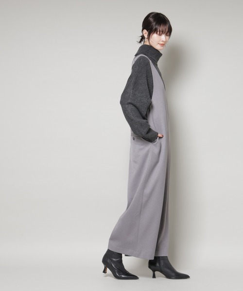 NANO universe(ナノユニバース)の「Vネックオールインワン(つなぎ/オールインワン・レディース・グレー/ブラック/ブラウン・FREE)」の2枚目の写真