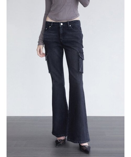 WHOLE PAPER(ホールペーパー)の「フレアカーゴデニムパンツ - ブラック(デニムパンツ・レディース・ブラック・SMALL/MEDIUM)」の1枚目の写真