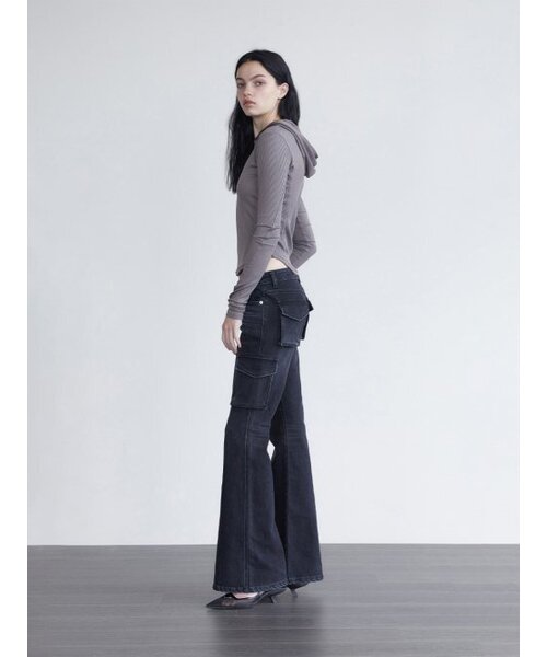 WHOLE PAPER(ホールペーパー)の「フレアカーゴデニムパンツ - ブラック(デニムパンツ・レディース・ブラック・SMALL/MEDIUM)」の6枚目の写真