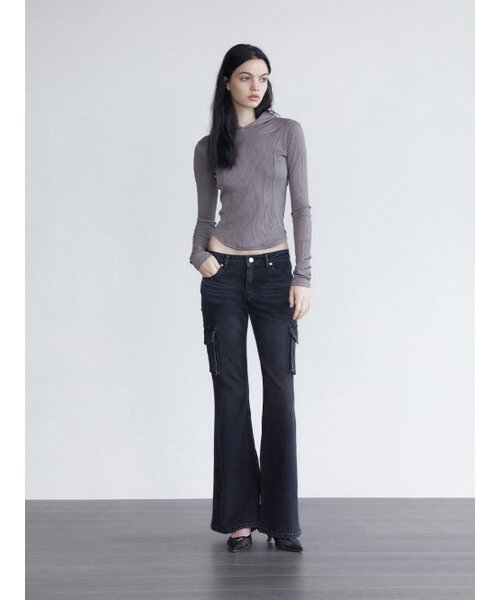 WHOLE PAPER(ホールペーパー)の「フレアカーゴデニムパンツ - ブラック(デニムパンツ・レディース・ブラック・SMALL/MEDIUM)」の2枚目の写真