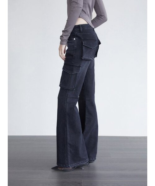 WHOLE PAPER(ホールペーパー)の「フレアカーゴデニムパンツ - ブラック(デニムパンツ・レディース・ブラック・SMALL/MEDIUM)」の3枚目の写真