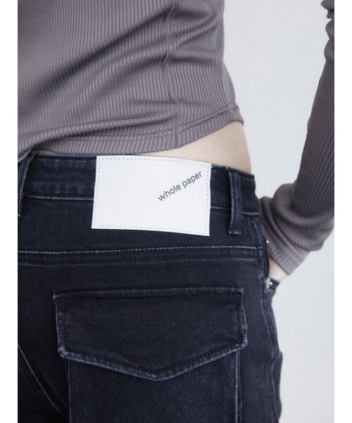 WHOLE PAPER(ホールペーパー)の「フレアカーゴデニムパンツ - ブラック(デニムパンツ・レディース・ブラック・SMALL/MEDIUM)」の4枚目の写真