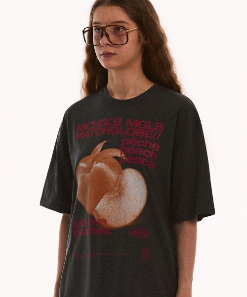 MATCHGLOBE(マッチグローブ)の「ピーチスオーバーサイズTシャツ(ダークグレー)(Tシャツ/カットソー・レディース・その他・FREE)」の4枚目の写真