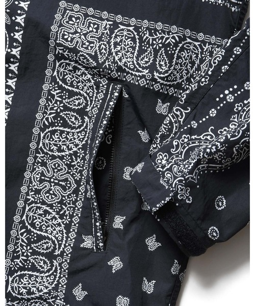 F.C.Real Bristol(エフシーレアルブリストル)の「BANDANA NYLON HOODED BLOUSON(ナイロンジャケット・メンズ・ネイビー/レッド/ブラック・MEDIUM/SMALL/XX-LARGE/X-LARGE/LARGE)」の8枚目の写真
