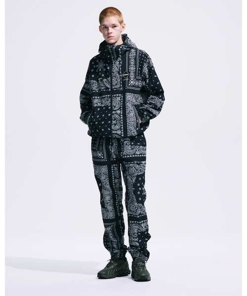 F.C.Real Bristol(エフシーレアルブリストル)の「BANDANA NYLON HOODED BLOUSON(ナイロンジャケット・メンズ・ネイビー/レッド/ブラック・MEDIUM/SMALL/XX-LARGE/X-LARGE/LARGE)」の5枚目の写真