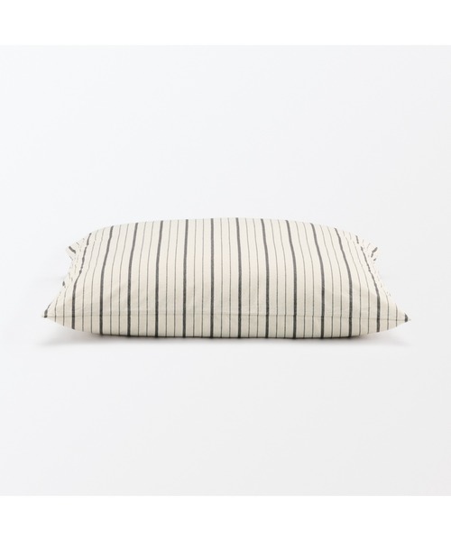 無印良品(ムジルシリョウヒン)の「綿洗いざらし大判クッション 75×75cm(クッション/クッションカバー・メンズ・ホワイト系/グレー系・FREE)」の5枚目の写真