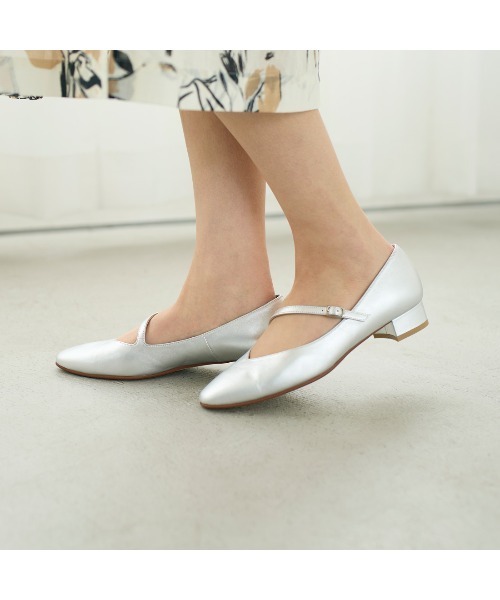 Riz raffinee（リズラフィーネ）の「斜めストラップパンプス（パンプス・レディース・ブラック・22.5cm/24.5cm/24cm/23.5cm/23cm/22cm）」の12枚目の写真