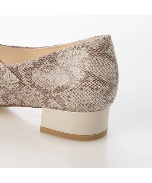 Riz raffinee（リズラフィーネ）の「斜めストラップパンプス（パンプス・レディース・ブラック・22.5cm/24.5cm/24cm/23.5cm/23cm/22cm）」の5枚目の写真