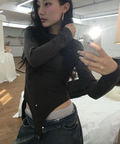 ZIZEMUSEUM（ジゼミュージアム）の「BACK POINT LONG SLEEVE BODYSUIT (CHARCOAL)（Tシャツ/カットソー・レディース・その他・MEDIUM/SMALL）」の6枚目の写真