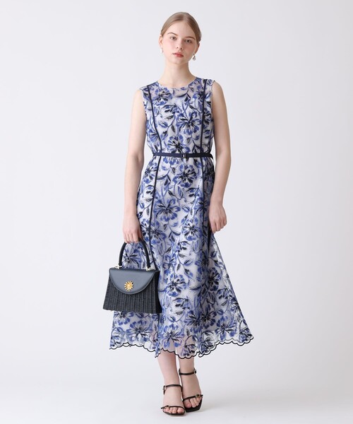 ANAYI(アナイ)の「ダイナミックフラワーフレア ワンピース(ドレス・レディース・ブルー/ベージュ/ブラック・38/36/34)」の7枚目の写真