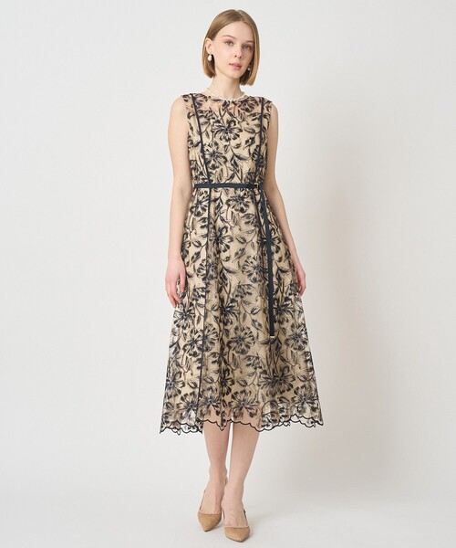 ANAYI(アナイ)の「ダイナミックフラワーフレア ワンピース(ドレス・レディース・ブルー/ベージュ/ブラック・38/36/34)」の14枚目の写真