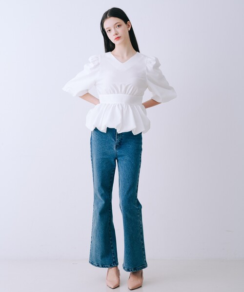 SELFIST(セルフィスト)の「バルーンパフショルブラウス 春服 夏服 Vネック シアーシャツ(シャツ/ブラウス・レディース・オフホワイト/ブラック/グレイッシュブルー・36/38)」の4枚目の写真