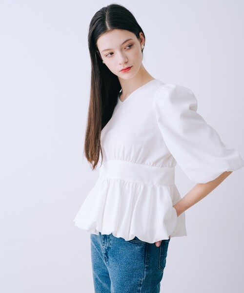 SELFIST(セルフィスト)の「バルーンパフショルブラウス 春服 夏服 Vネック シアーシャツ(シャツ/ブラウス・レディース・オフホワイト/ブラック/グレイッシュブルー・36/38)」の7枚目の写真