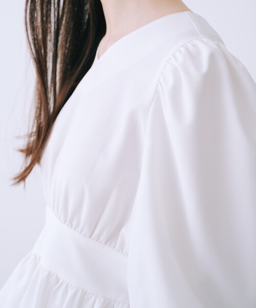 SELFIST(セルフィスト)の「バルーンパフショルブラウス 春服 夏服 Vネック シアーシャツ(シャツ/ブラウス・レディース・オフホワイト/ブラック/グレイッシュブルー・36/38)」の10枚目の写真