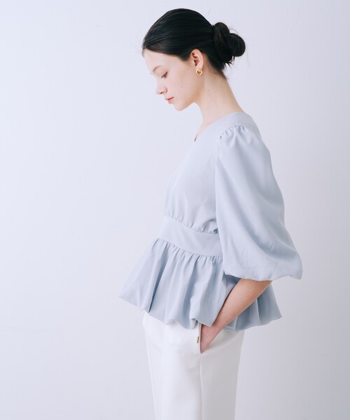 SELFIST(セルフィスト)の「バルーンパフショルブラウス 春服 夏服 Vネック シアーシャツ(シャツ/ブラウス・レディース・オフホワイト/ブラック/グレイッシュブルー・36/38)」の13枚目の写真
