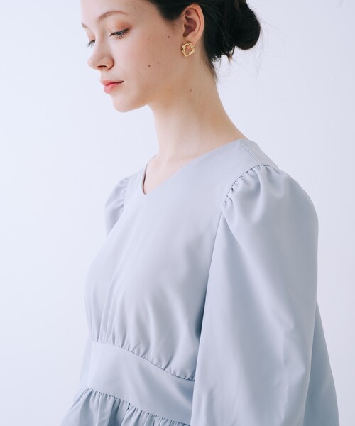 SELFIST(セルフィスト)の「バルーンパフショルブラウス 春服 夏服 Vネック シアーシャツ(シャツ/ブラウス・レディース・オフホワイト/ブラック/グレイッシュブルー・36/38)」の16枚目の写真