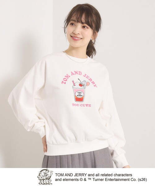 ITS'DEMO(イッツデモ)の「TOM AND JERRY 裏毛プルオーバー(スウェット・レディース・オフホワイト/ベビーピンク・00)」の2枚目の写真