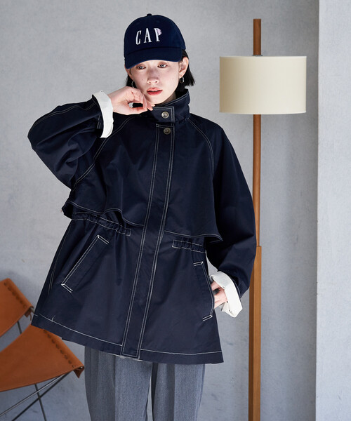 FREAK'S STORE（フリークスストア）の「2way 配色ステッチ フード付き ミニフレア トレンチコート/ハイネックショート丈 スプリングコート（トレンチコート・レディース・ネイビー/ベージュ/オフホワイト・ﾌﾘ-）」の3枚目の写真