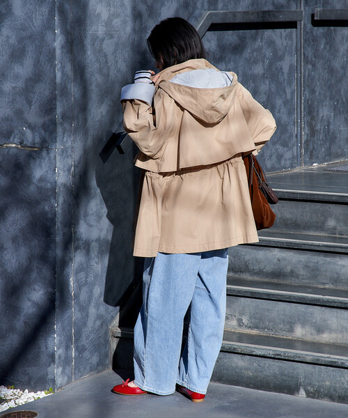 FREAK'S STORE（フリークスストア）の「2way 配色ステッチ フード付き ミニフレア トレンチコート/ハイネックショート丈 スプリングコート（トレンチコート・レディース・ネイビー/ベージュ/オフホワイト・ﾌﾘ-）」の5枚目の写真