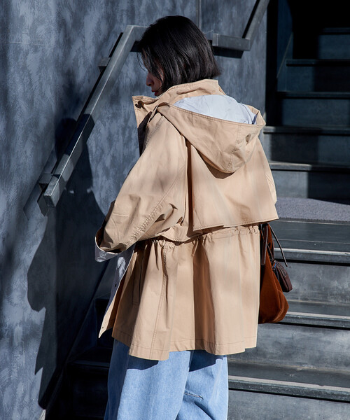 FREAK'S STORE（フリークスストア）の「2way 配色ステッチ フード付き ミニフレア トレンチコート/ハイネックショート丈 スプリングコート（トレンチコート・レディース・ネイビー/ベージュ/オフホワイト・ﾌﾘ-）」の15枚目の写真